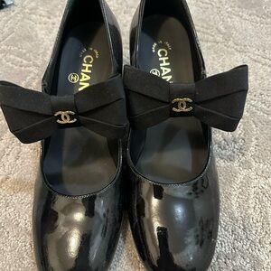 Chanel Mary Jane Pumps with Black Bow and CC. Size 39.